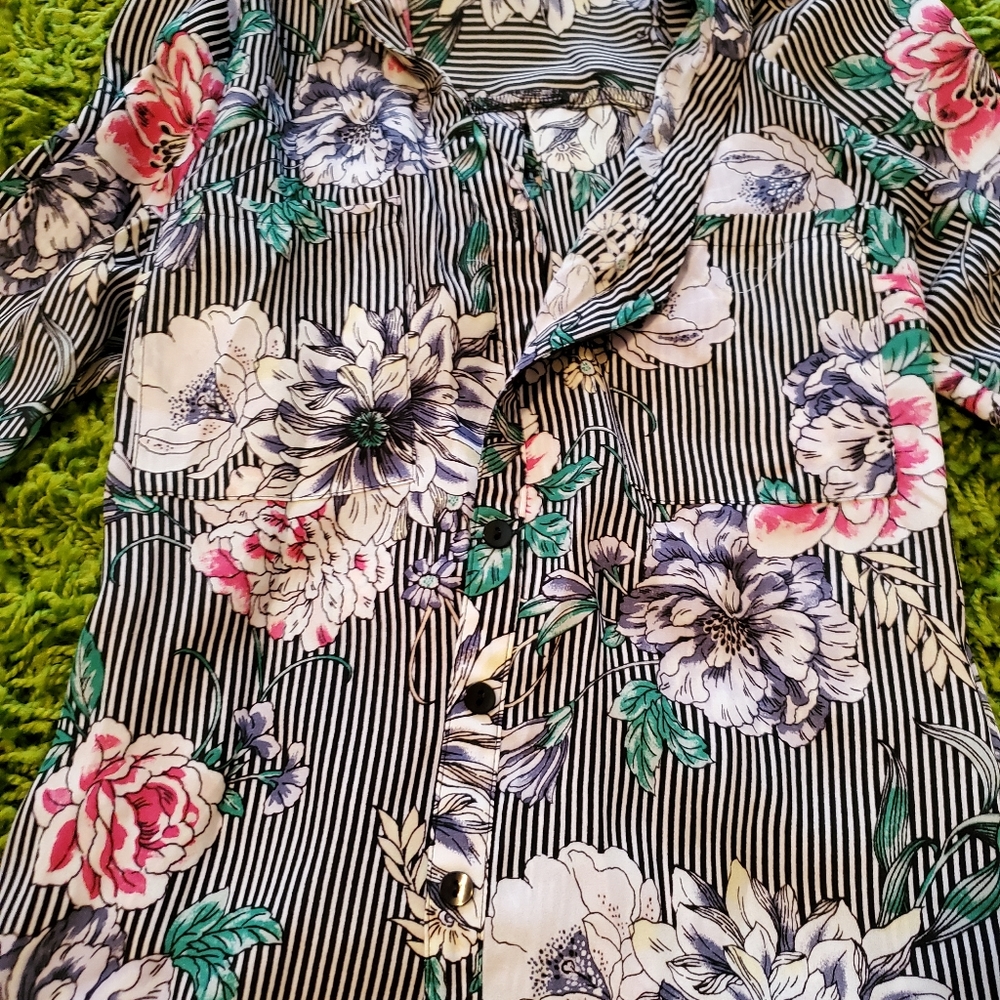 Button down blouse - Picture 2 of 2